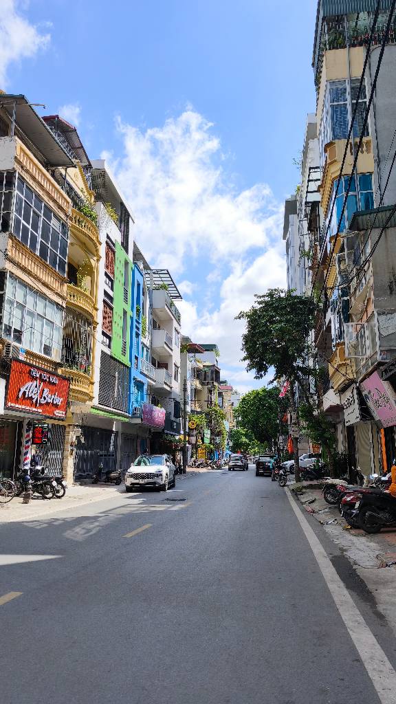 Bán nhà Hoàng Văn Thái - diện tích 55m2 3 tầng - Mặt phố kinh doanh sầm uất - giá 28,5 tỷ