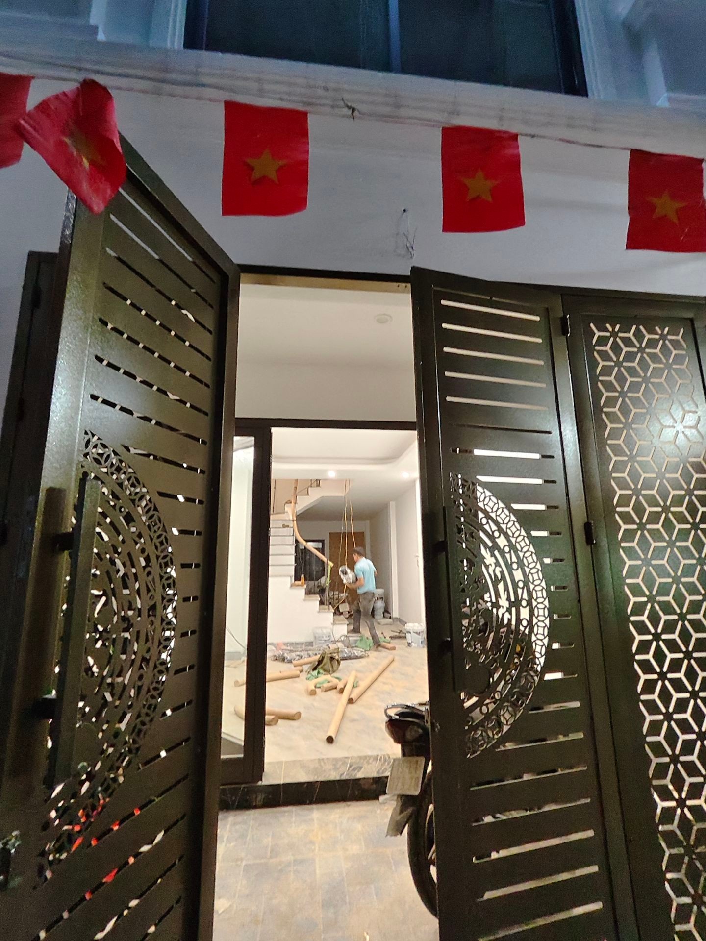 Bán nhà Tân Mai - diện tích 44m2 4 tầng - Ô tô đỗ sát cửa - giá 14 tỷ