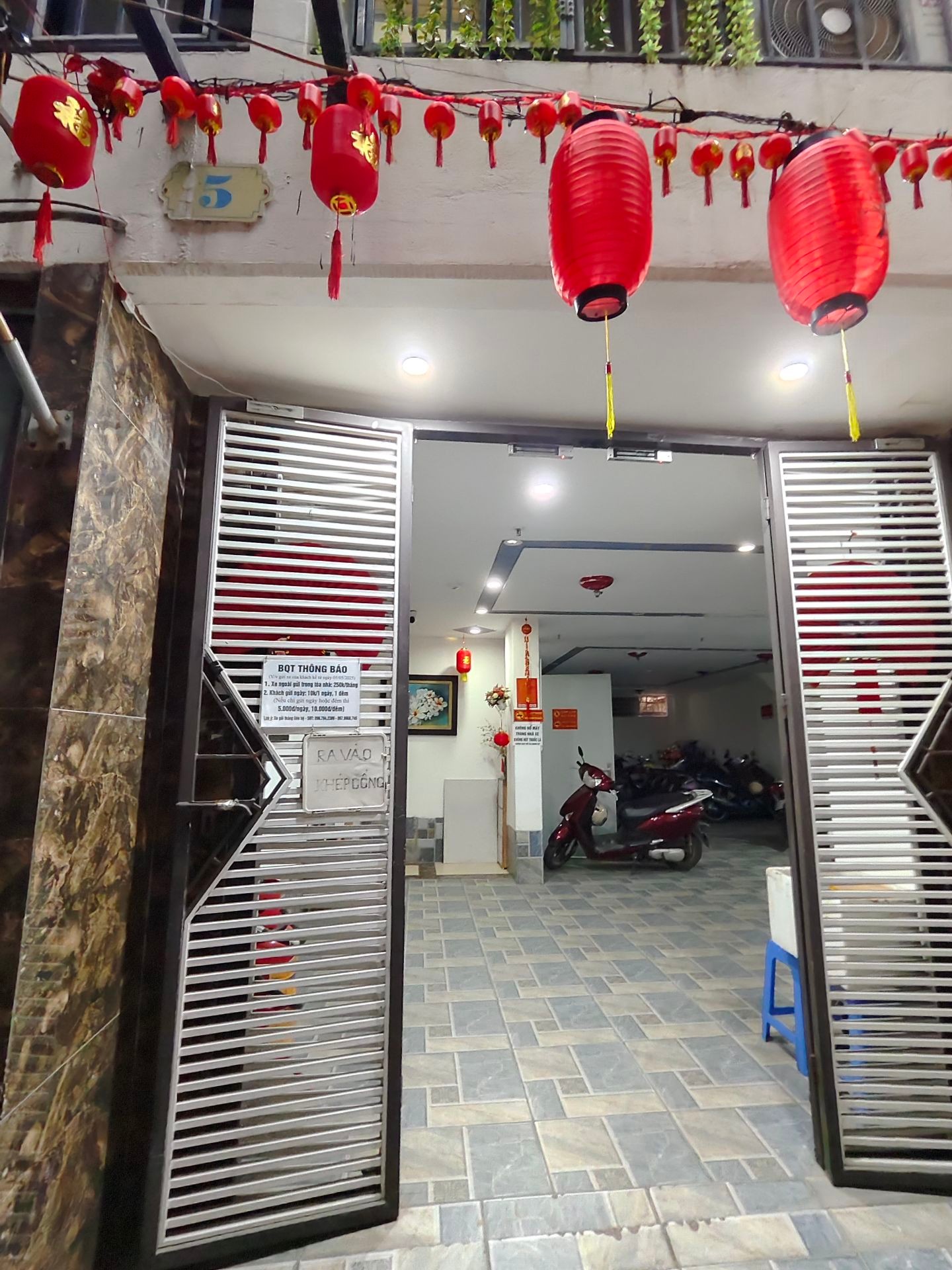 Bán nhà Tân Mai - diện tích 44m2 4 tầng - Ô tô đỗ sát cửa - giá 14 tỷ