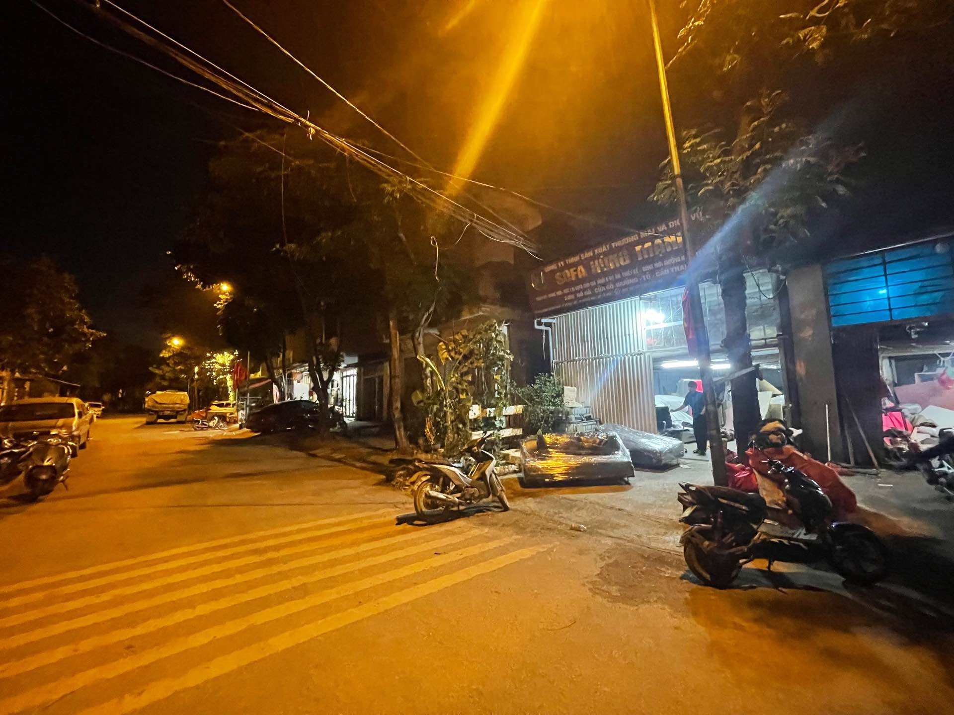 Bán nhà Bùi Huy Bích - diện tích 60m2 1 tầng - Lô góc - giá 22,5 tỷ