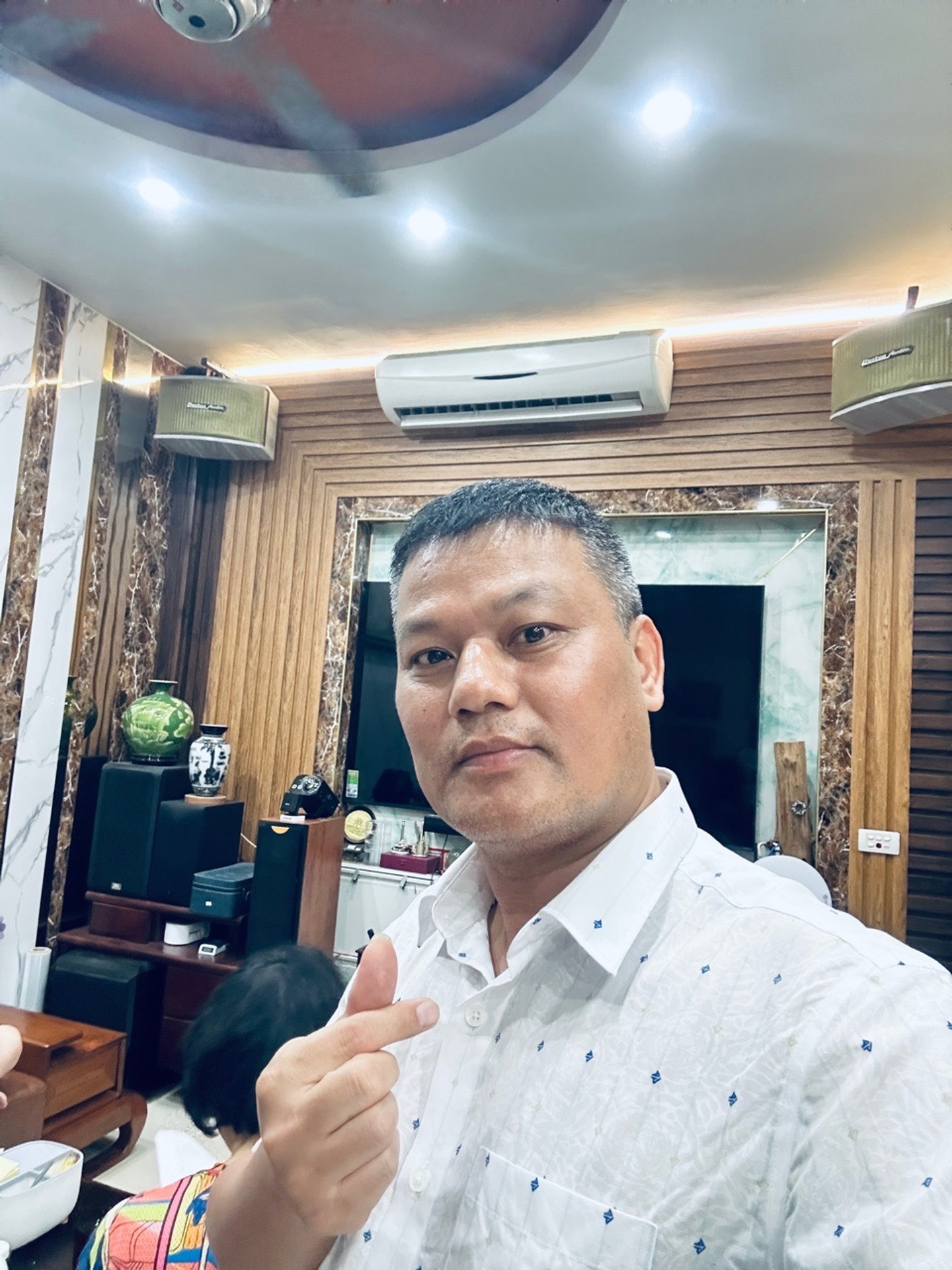 Bán nhà Định Công - diện tích 52m2 5 tầng - Ngõ thông, kinh doanh - giá 15,6 tỷ