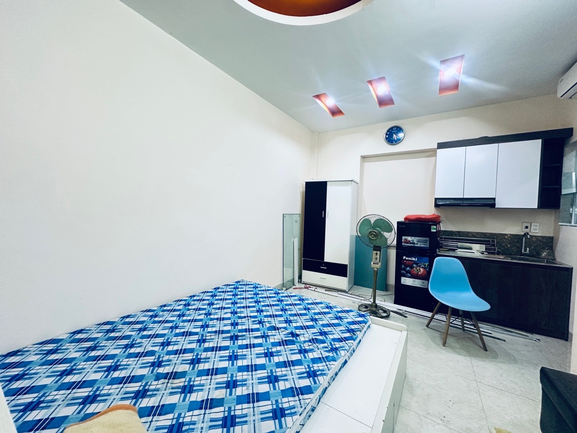 Bán nhà Định Công - diện tích 52m2 5 tầng - Ngõ thông, kinh doanh - giá 15,6 tỷ