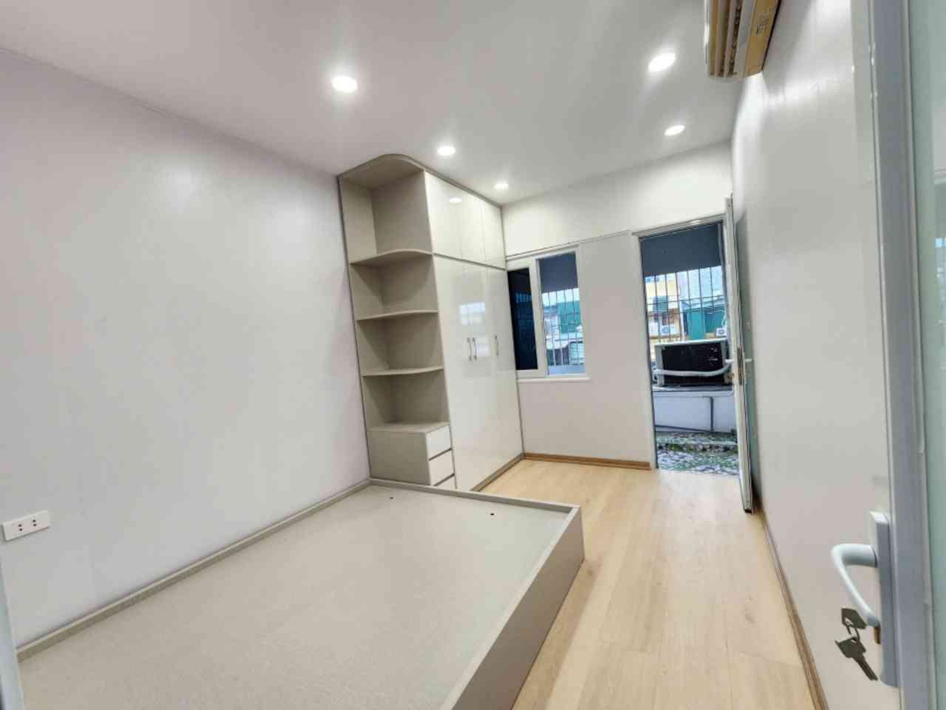 Bán nhà Tân Mai - diện tích 110m2 2 tầng - Lô góc 3 mặt thoáng - giá 4,7 tỷ
