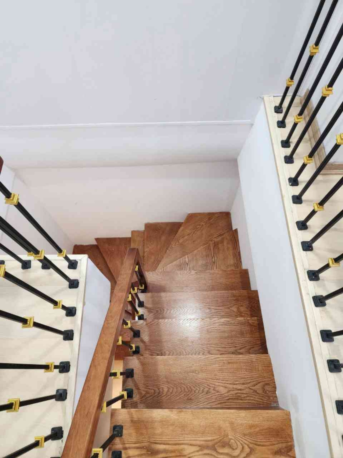 Bán nhà Tân Mai - diện tích 110m2 2 tầng - Lô góc 3 mặt thoáng - giá 4,7 tỷ