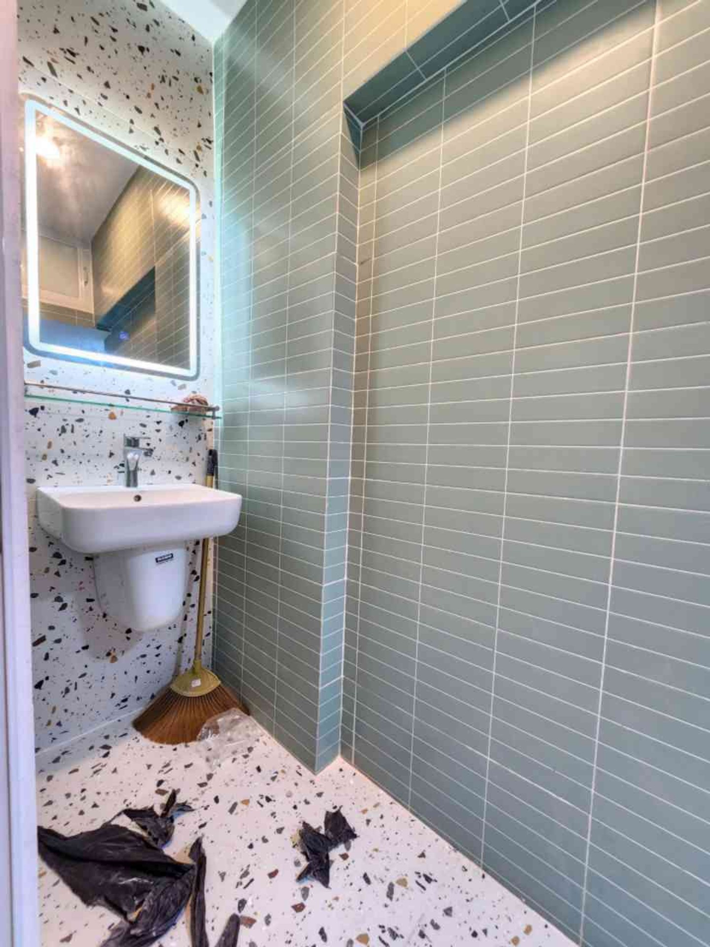 Bán nhà Tân Mai - diện tích 110m2 2 tầng - Lô góc 3 mặt thoáng - giá 4,7 tỷ