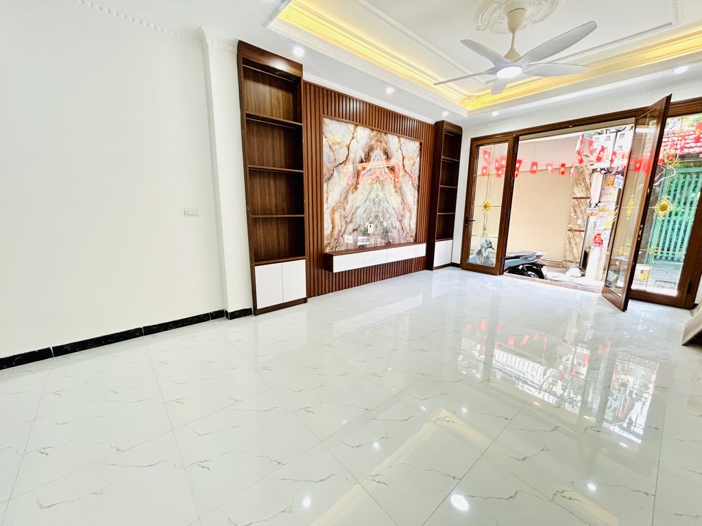 Bán nhà Tam Trinh - diện tích 63m2 5 tầng - Thang máy vi vu - giá 14 tỷ