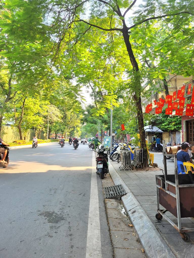 Bán nhà Võ Thị Sáu - diện tích 136m2 3 tầng - Mặt phố lô góc - giá 42 tỷ