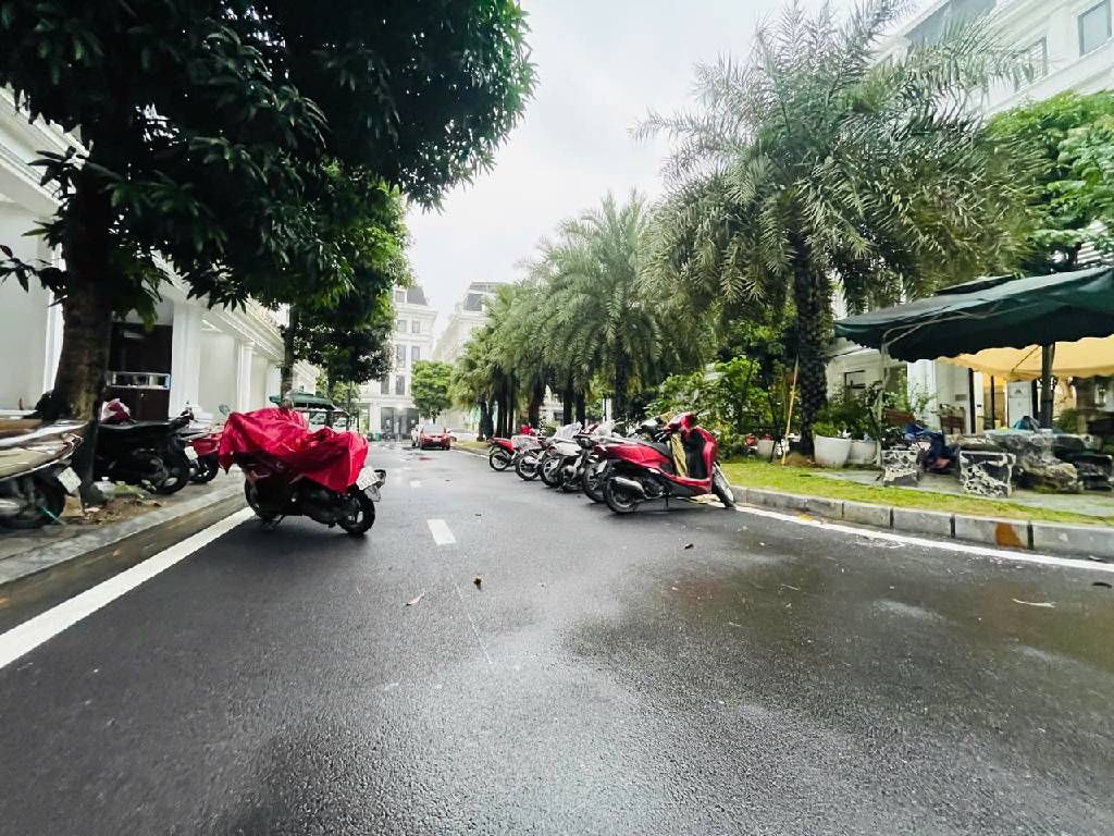 Bán nhà Hoàng Mai - diện tích 95m2 5 tầng - Khu vực VIP - giá 32,5 tỷ