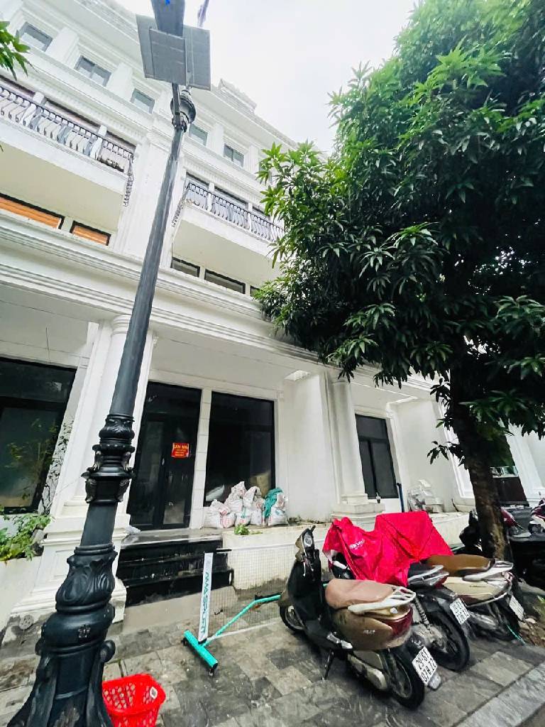 Bán nhà Hoàng Mai - diện tích 95m2 5 tầng - Khu vực VIP - giá 32,5 tỷ