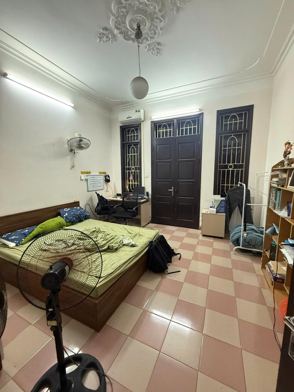 Bán nhà Lĩnh Nam - diện tích 65m2 3 tầng - Ô TÔ CẤT TRONG NHÀ - giá 41 tỷ