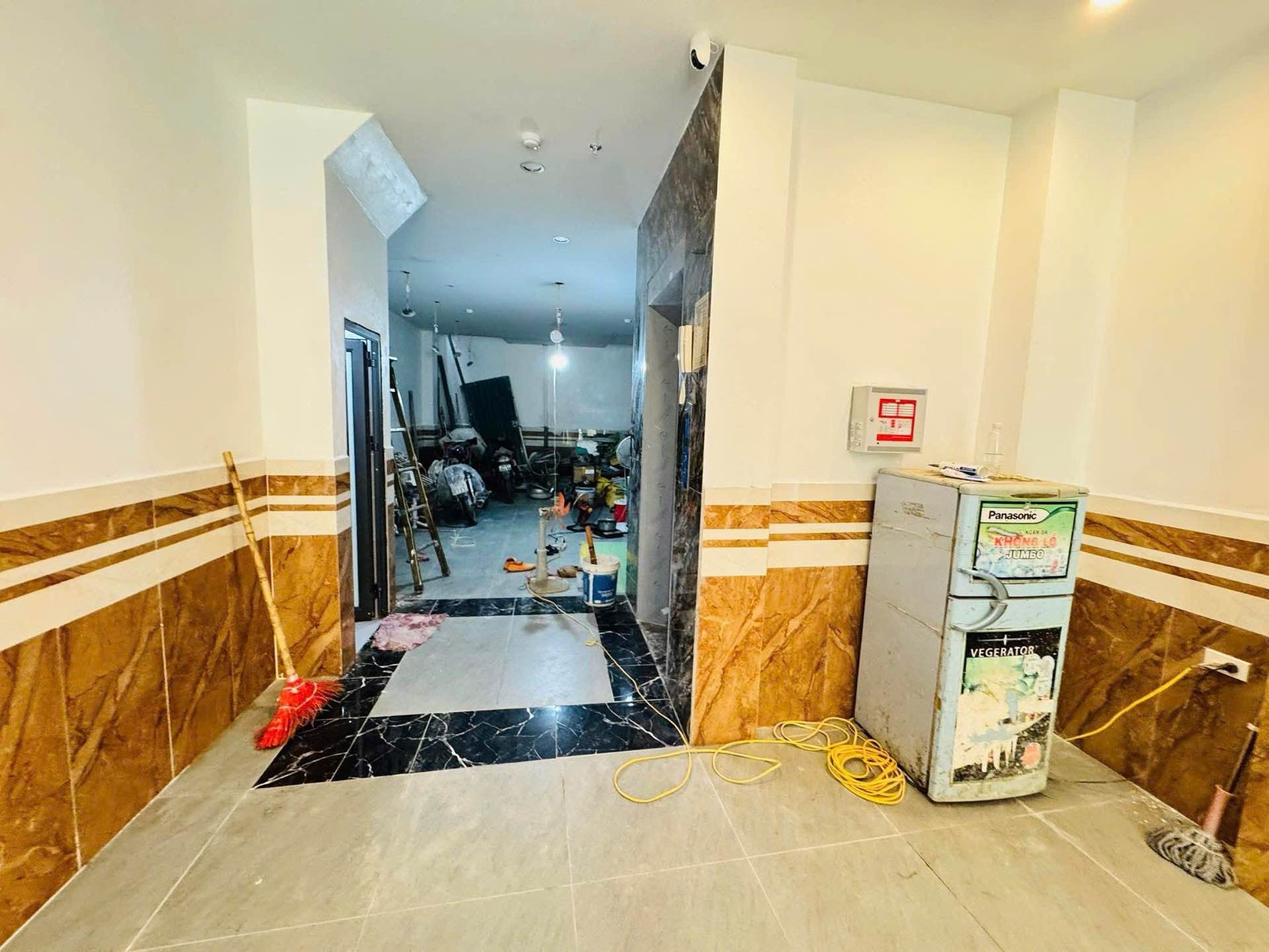 Bán nhà Minh Khai - diện tích 86m2 6 tầng - Ngõ 2 - 2.5m - giá 25,5 tỷ