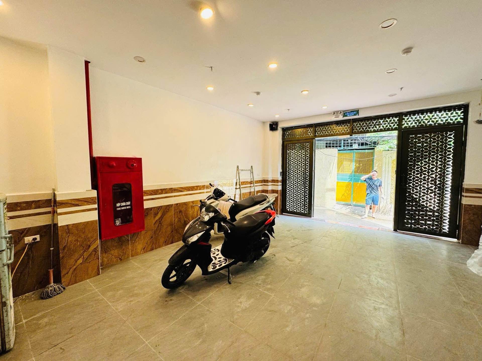 Bán nhà Minh Khai - diện tích 86m2 6 tầng - Ngõ 2 - 2.5m - giá 25,5 tỷ