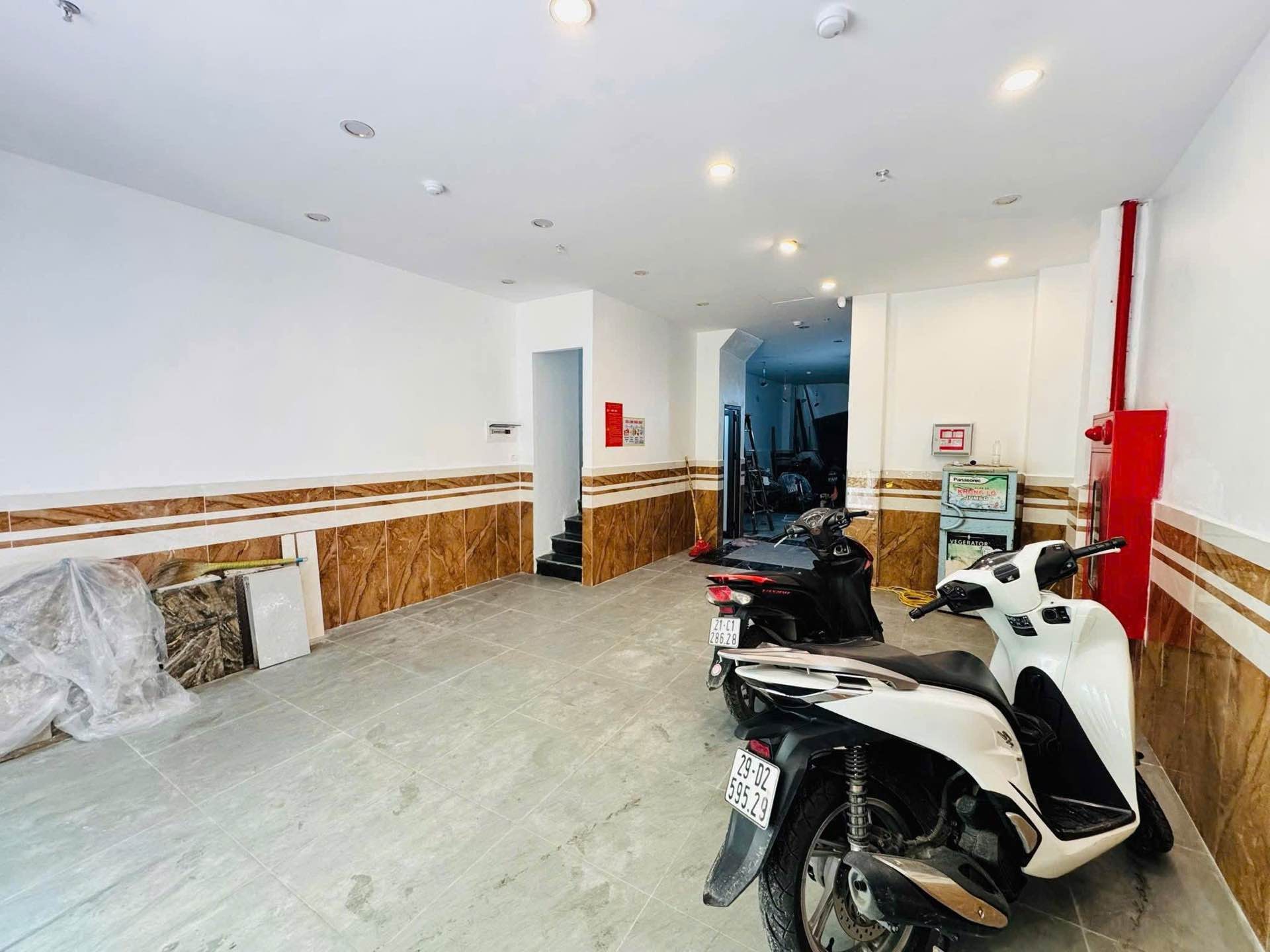 Bán nhà Minh Khai - diện tích 86m2 6 tầng - Ngõ 2 - 2.5m - giá 25,5 tỷ