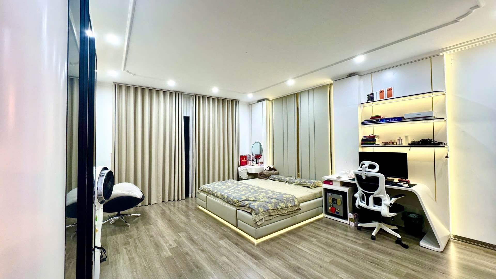 Bán nhà Hồng Mai - diện tích 50m2 5 tầng - Nhà đẹp, lô góc - giá 20,9 tỷ