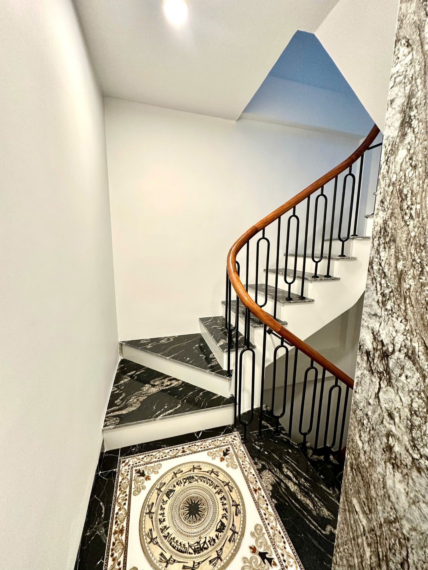 Bán nhà Lương Khánh Thiện - diện tích 51.8m2 7 tầng - Ô TÔ VÀO NHÀ - giá 26,8 tỷ