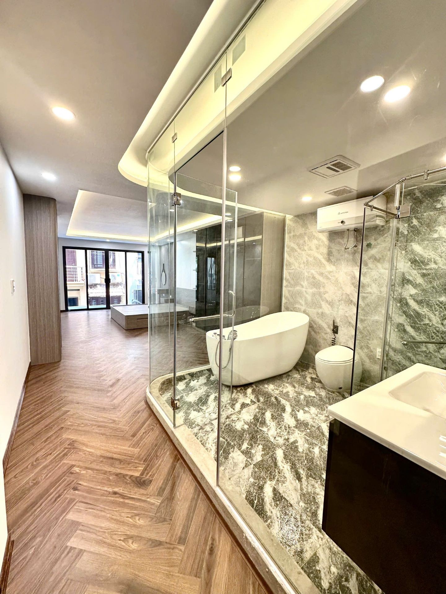 Bán nhà Lương Khánh Thiện - diện tích 51.8m2 7 tầng - Ô TÔ VÀO NHÀ - giá 26,8 tỷ