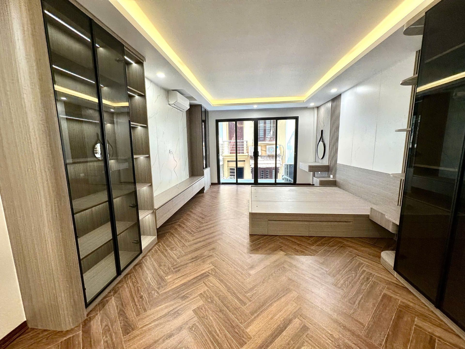 Bán nhà Lương Khánh Thiện - diện tích 51.8m2 7 tầng - Ô TÔ VÀO NHÀ - giá 26,8 tỷ