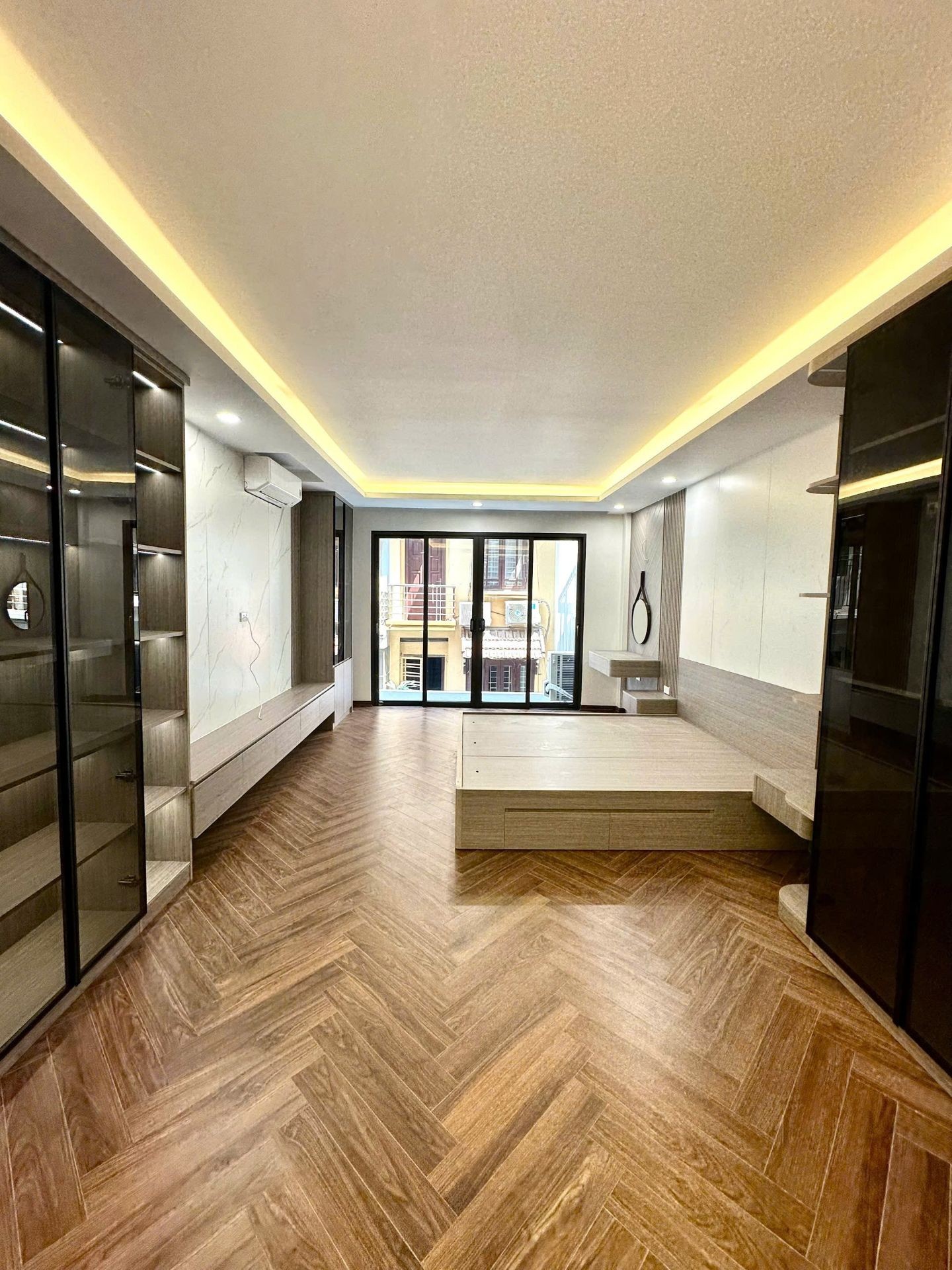 Bán nhà Lương Khánh Thiện - diện tích 51.8m2 7 tầng - Ô TÔ VÀO NHÀ - giá 26,8 tỷ