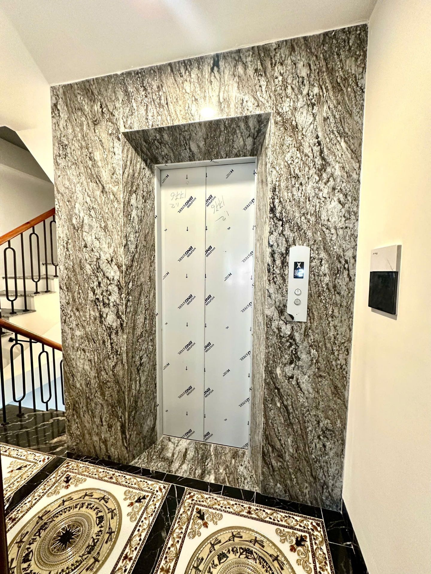 Bán nhà Lương Khánh Thiện - diện tích 51.8m2 7 tầng - Ô TÔ VÀO NHÀ - giá 26,8 tỷ