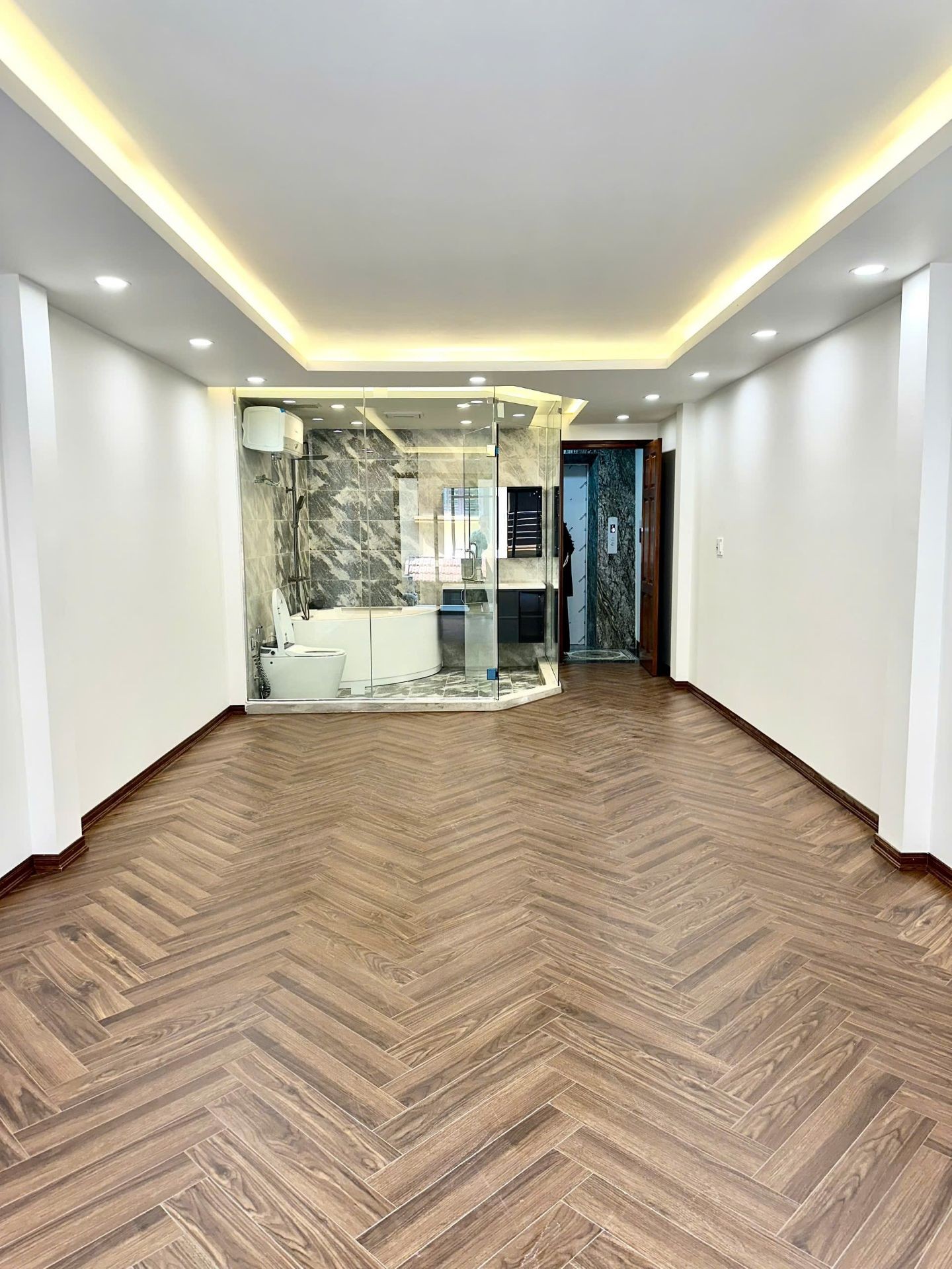 Bán nhà Lương Khánh Thiện - diện tích 51.8m2 7 tầng - Ô TÔ VÀO NHÀ - giá 26,8 tỷ