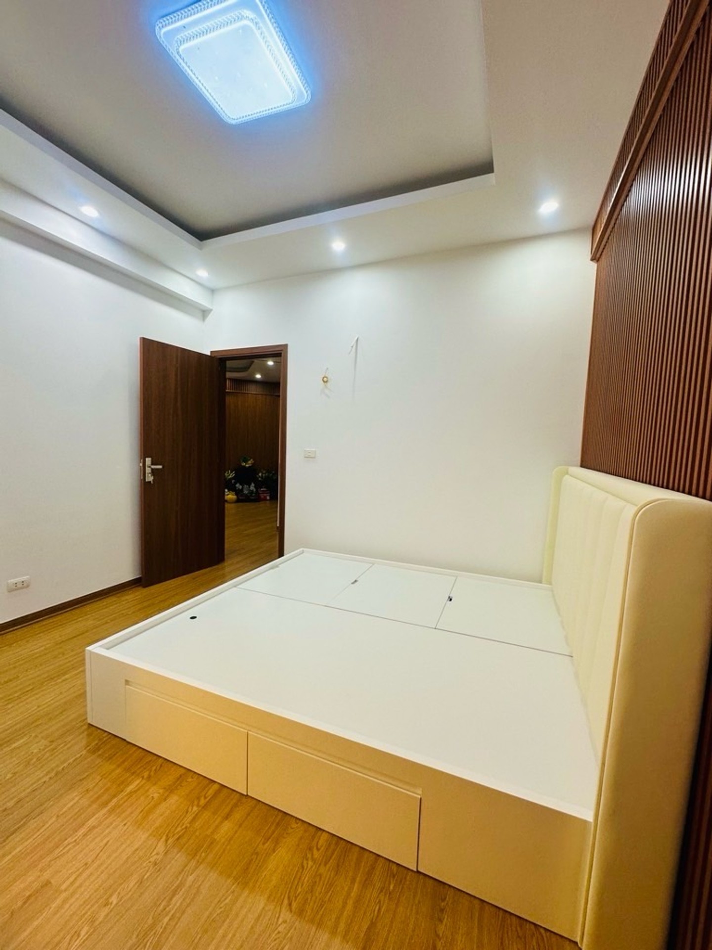 Bán nhà Đồng Tàu - diện tích 95m2 1 tầng - Chung cư đẹp hiếm có - giá 6,4 tỷ