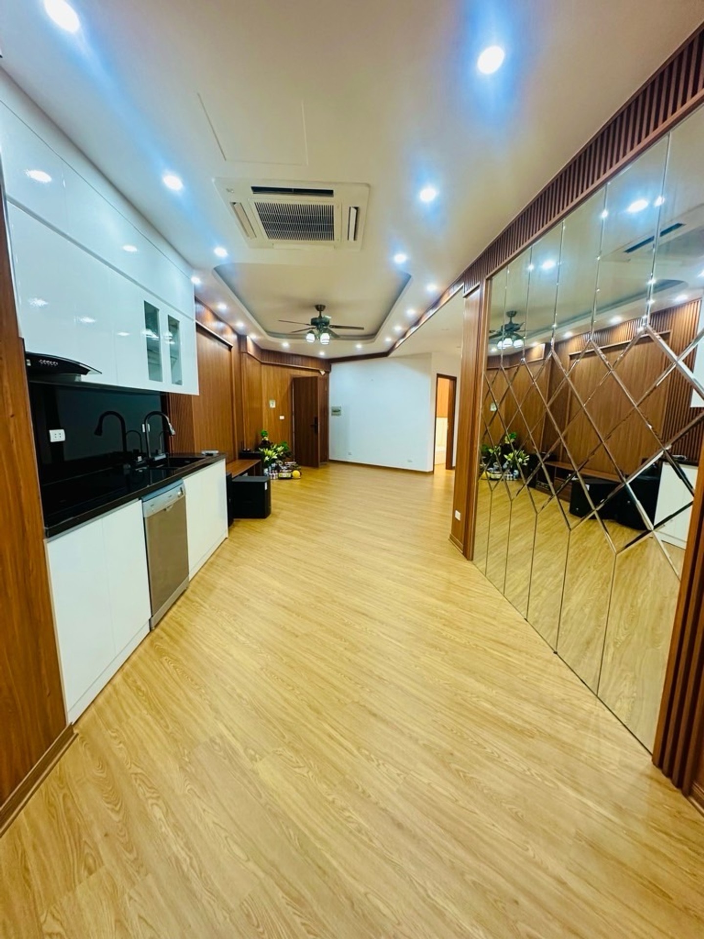 Bán nhà Đồng Tàu - diện tích 95m2 1 tầng - Chung cư đẹp hiếm có - giá 6,4 tỷ
