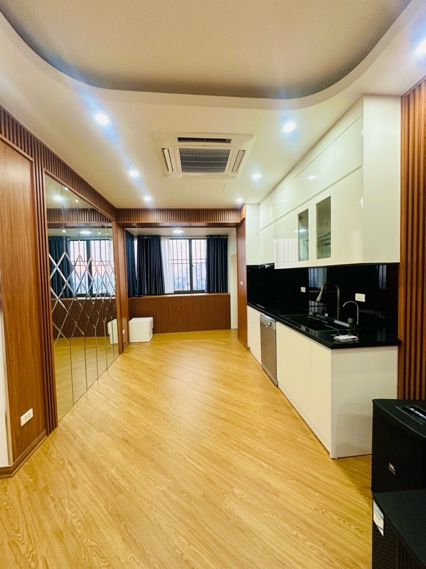 Bán nhà Đồng Tàu - diện tích 95m2 1 tầng - Chung cư đẹp hiếm có - giá 6,4 tỷ