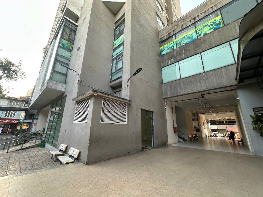 Bán nhà Phạm Ngọc Thạch - diện tích 2100m2 2 tầng - Hàng hiếm sàn thương mại - giá 230 tỷ