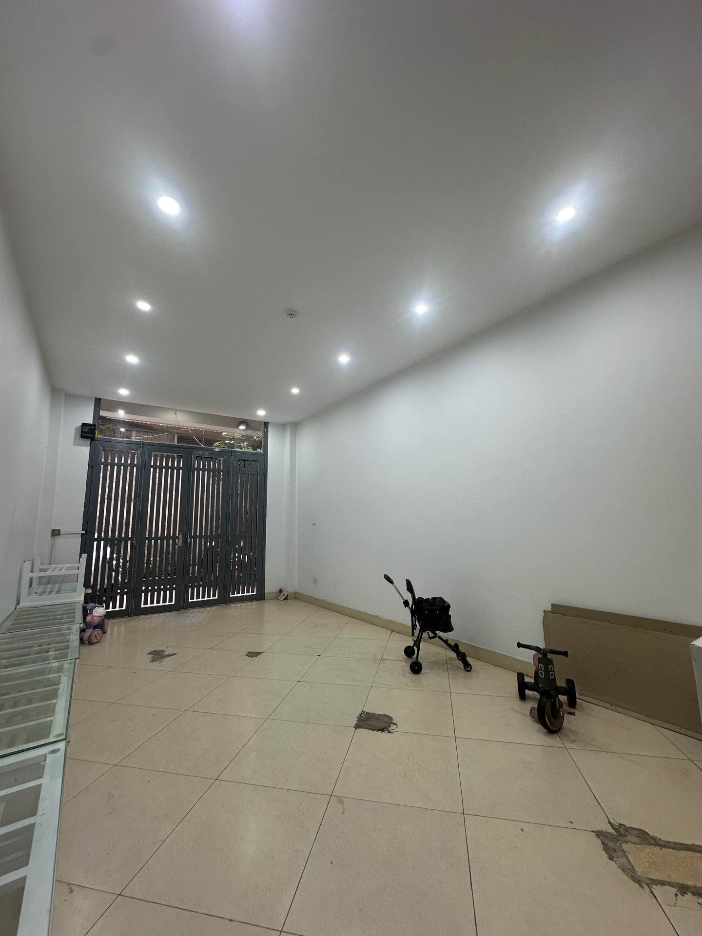 Bán nhà Tuệ Tĩnh - diện tích 82m2 6 tầng - Nhà 6 tầng thang máy - giá 42,5 tỷ