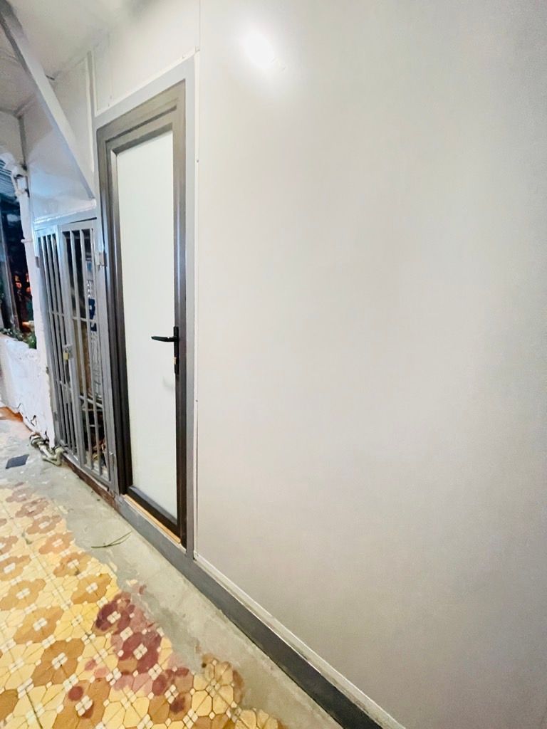 Bán nhà Quỳnh Mai - diện tích 70m2 3 tầng - Ô TÔ ĐỖ CẦU THANG - giá 3,8 tỷ