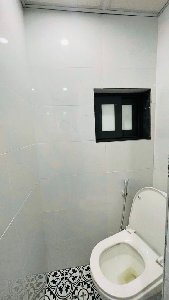 Bán nhà Quỳnh Mai - diện tích 70m2 3 tầng - Ô TÔ ĐỖ CẦU THANG - giá 3,8 tỷ