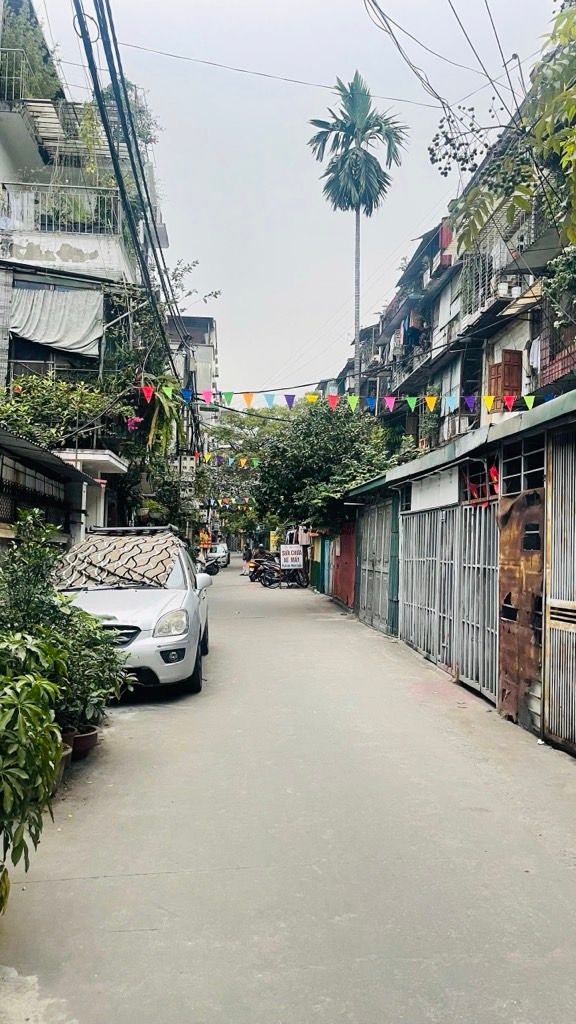 Bán nhà Quỳnh Mai - diện tích 70m2 3 tầng - Ô TÔ ĐỖ CẦU THANG - giá 3,8 tỷ