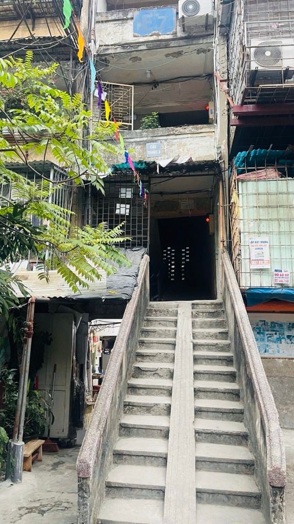Bán nhà Quỳnh Mai - diện tích 70m2 3 tầng - Ô TÔ ĐỖ CẦU THANG - giá 3,8 tỷ
