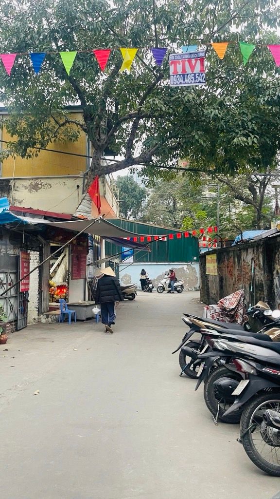 Bán nhà Quỳnh Mai - diện tích 70m2 3 tầng - Ô TÔ ĐỖ CẦU THANG - giá 3,8 tỷ