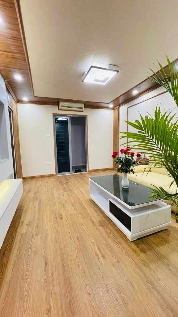 Bán nhà Quỳnh Mai - diện tích 70m2 3 tầng - Ô TÔ ĐỖ CẦU THANG - giá 3,8 tỷ