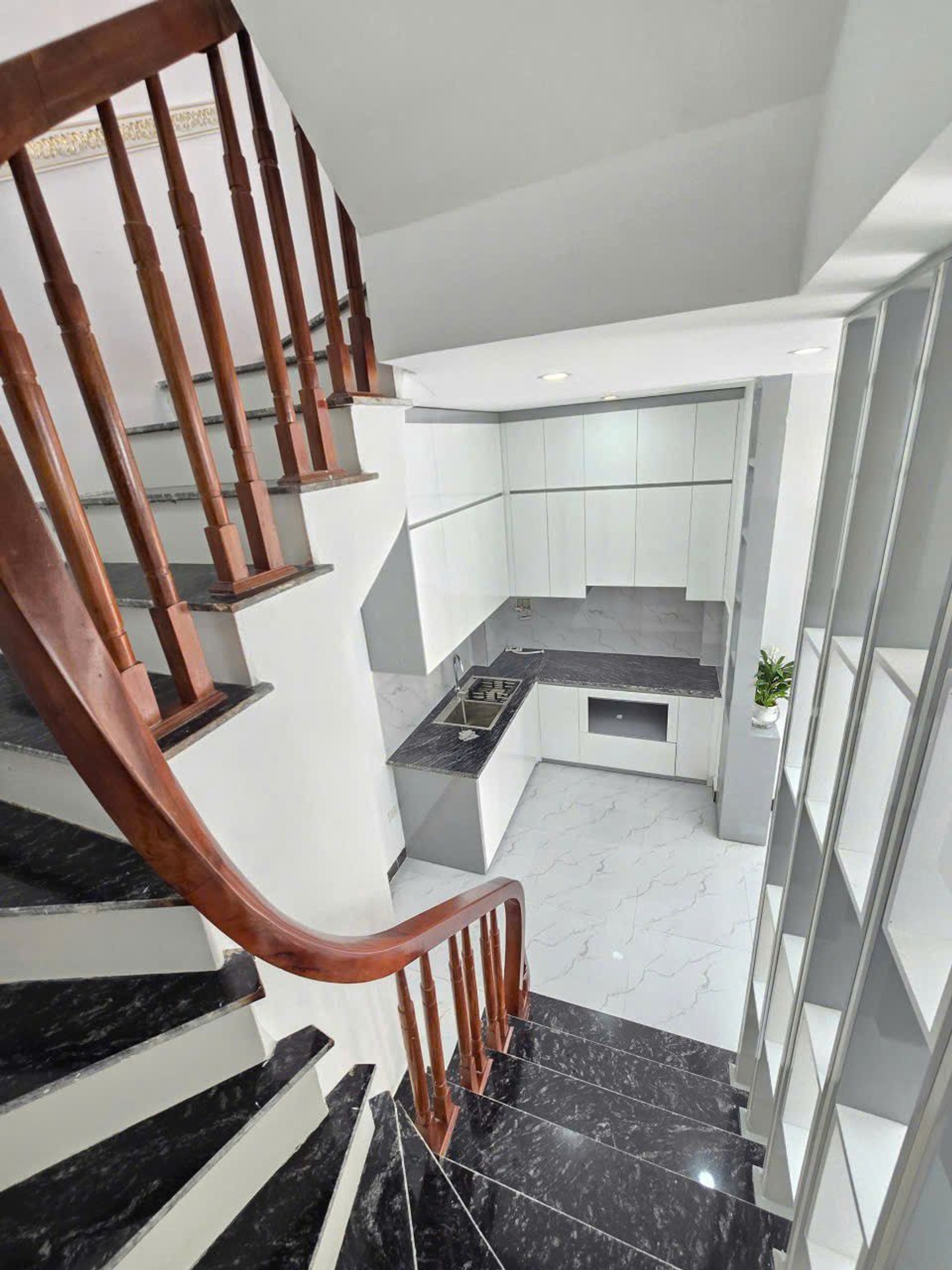 Bán nhà Thúy Lĩnh - diện tích 35m2 5 tầng - Sát mặt phố - giá 6,5 tỷ