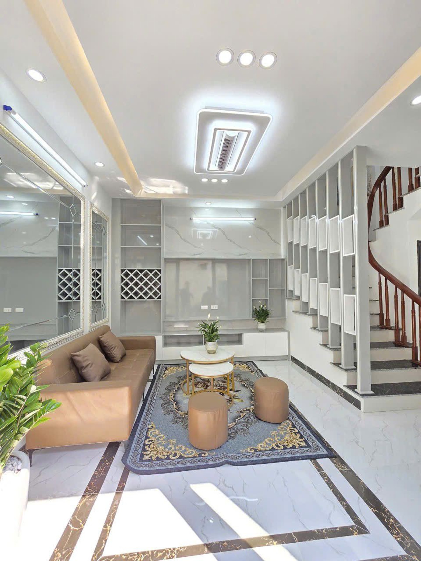 Bán nhà Thúy Lĩnh - diện tích 35m2 5 tầng - Sát mặt phố - giá 6,5 tỷ