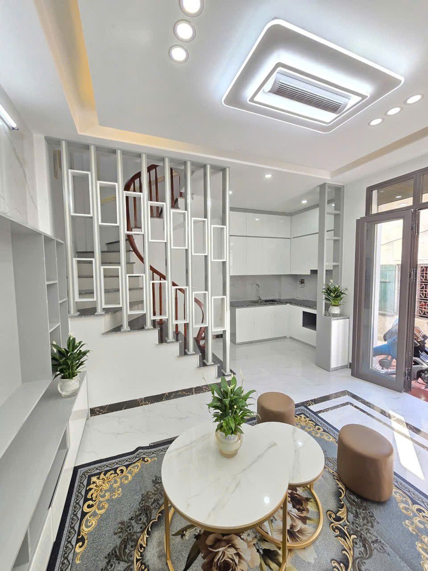Bán nhà Thúy Lĩnh - diện tích 35m2 5 tầng - Sát mặt phố - giá 6,5 tỷ