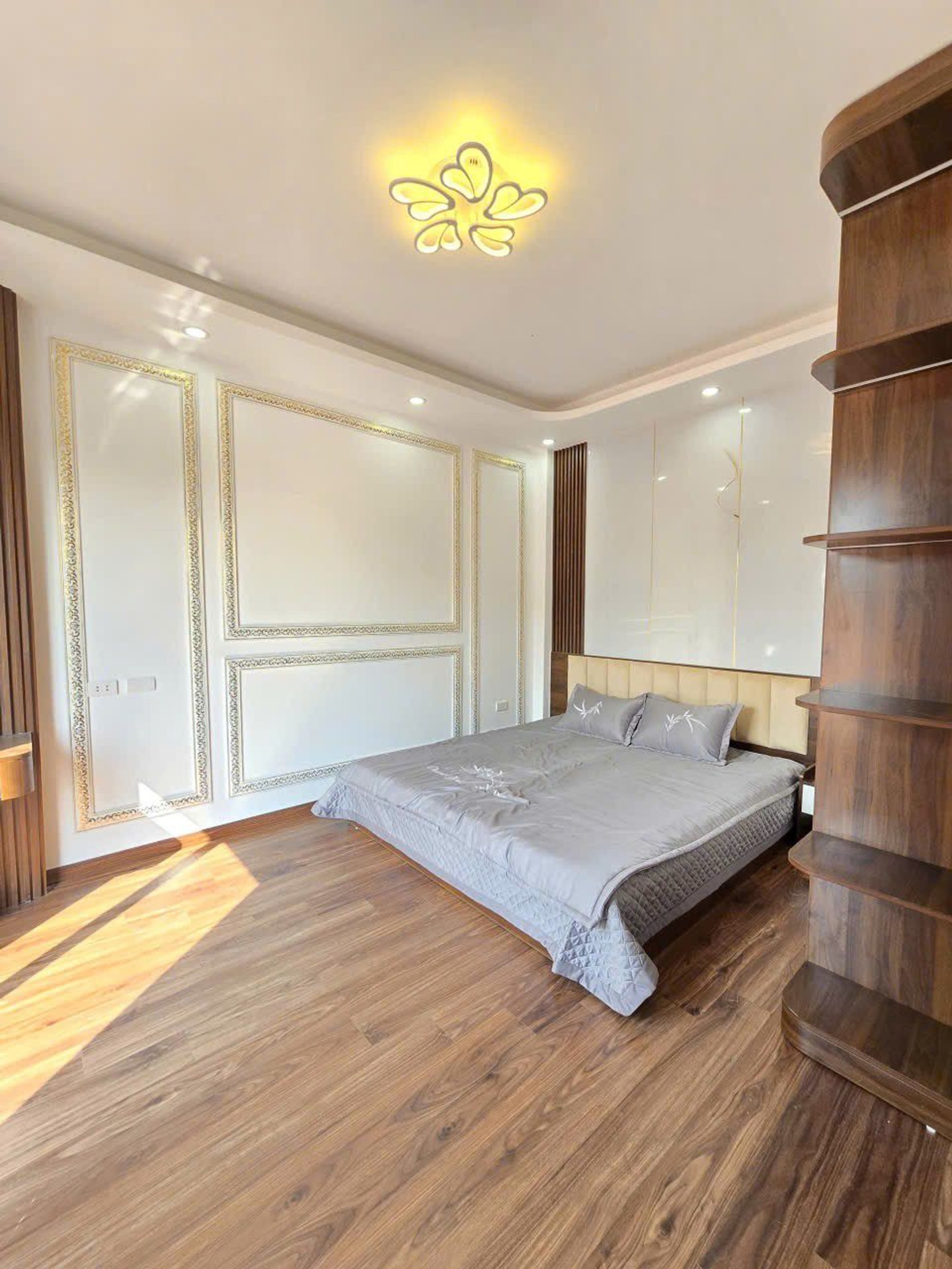 Bán nhà Thúy Lĩnh - diện tích 35m2 5 tầng - Sát mặt phố - giá 6,5 tỷ