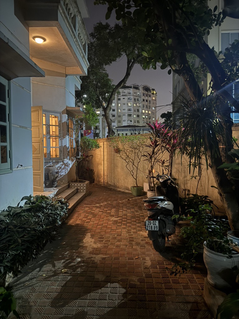 Bán nhà Đội Cấn - diện tích 300m2 4 tầng - BIỆT THỰ GIỮA LÒNG BA ĐÌNH, VỊ TRÍ VÀNG - giá 50 tỷ