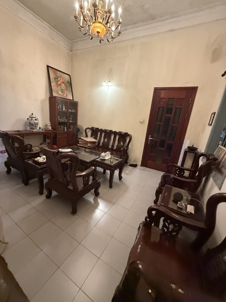 Bán nhà Đội Cấn - diện tích 300m2 4 tầng - BIỆT THỰ GIỮA LÒNG BA ĐÌNH, VỊ TRÍ VÀNG - giá 50 tỷ