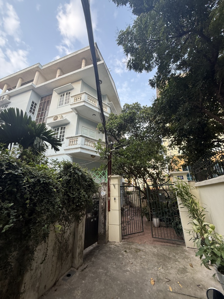 Bán nhà Đội Cấn - diện tích 300m2 4 tầng - BIỆT THỰ GIỮA LÒNG BA ĐÌNH, VỊ TRÍ VÀNG - giá 50 tỷ