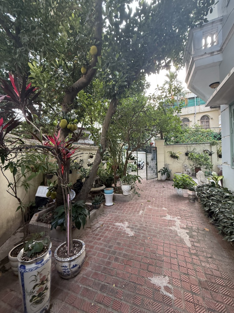 Bán nhà Đội Cấn - diện tích 300m2 4 tầng - BIỆT THỰ GIỮA LÒNG BA ĐÌNH, VỊ TRÍ VÀNG - giá 50 tỷ