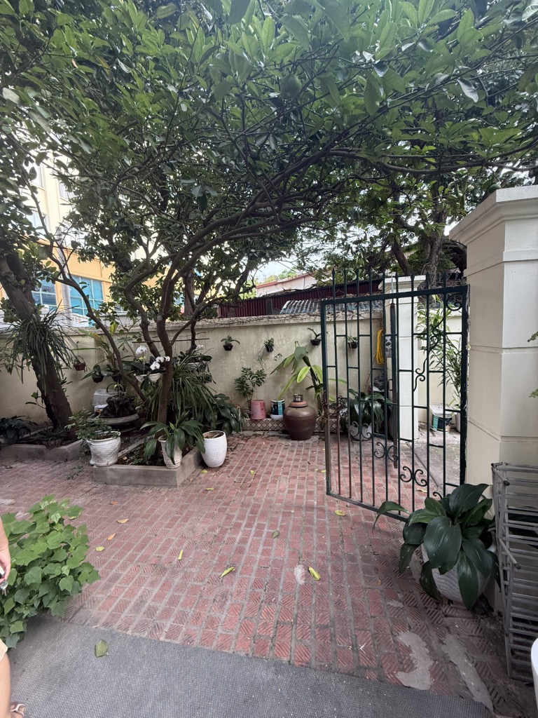 Bán nhà Đội Cấn - diện tích 300m2 4 tầng - BIỆT THỰ GIỮA LÒNG BA ĐÌNH, VỊ TRÍ VÀNG - giá 50 tỷ