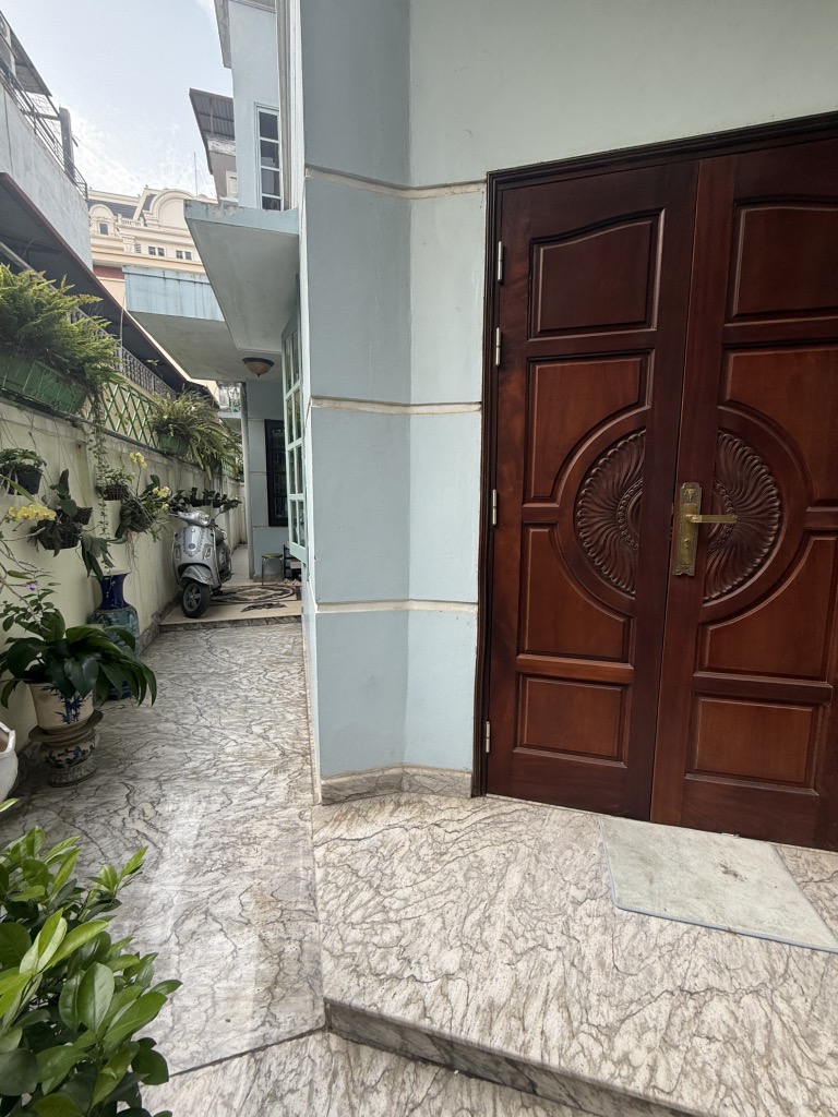 Bán nhà Đội Cấn - diện tích 300m2 4 tầng - BIỆT THỰ GIỮA LÒNG BA ĐÌNH, VỊ TRÍ VÀNG - giá 50 tỷ