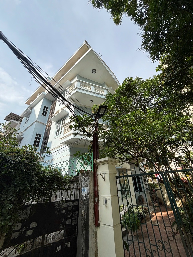 Bán nhà Đội Cấn - diện tích 300m2 4 tầng - BIỆT THỰ GIỮA LÒNG BA ĐÌNH, VỊ TRÍ VÀNG - giá 50 tỷ