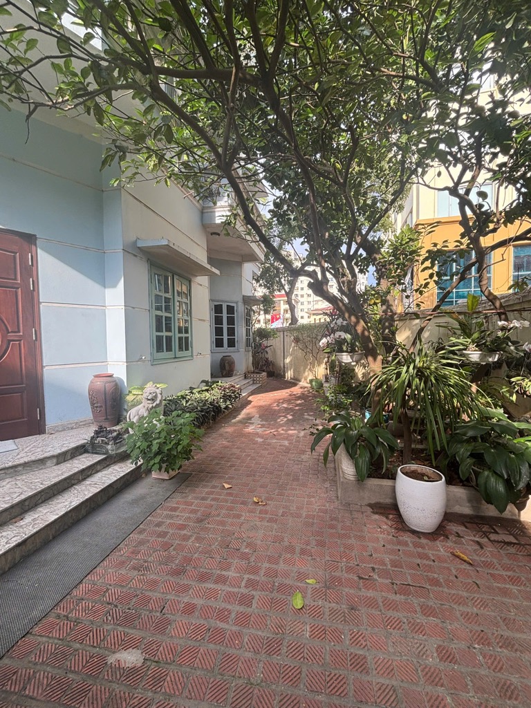 Bán nhà Đội Cấn - diện tích 300m2 4 tầng - BIỆT THỰ GIỮA LÒNG BA ĐÌNH, VỊ TRÍ VÀNG - giá 50 tỷ