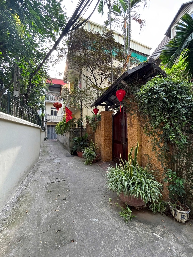 Bán nhà Đội Cấn - diện tích 300m2 4 tầng - BIỆT THỰ GIỮA LÒNG BA ĐÌNH, VỊ TRÍ VÀNG - giá 50 tỷ