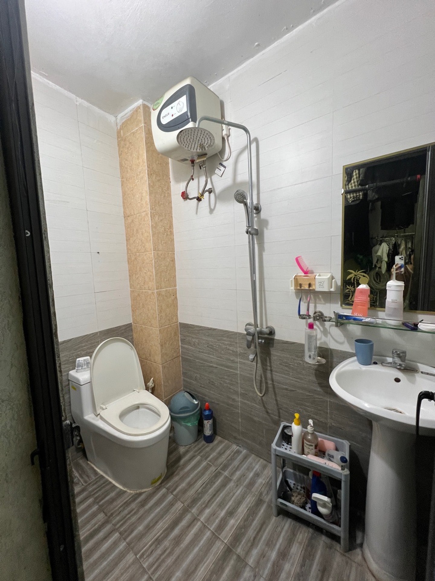 Bán nhà Đông Thiên - diện tích 40m2 2 tầng - Ngõ ba gác, rộng thoáng - giá 1,9 tỷ