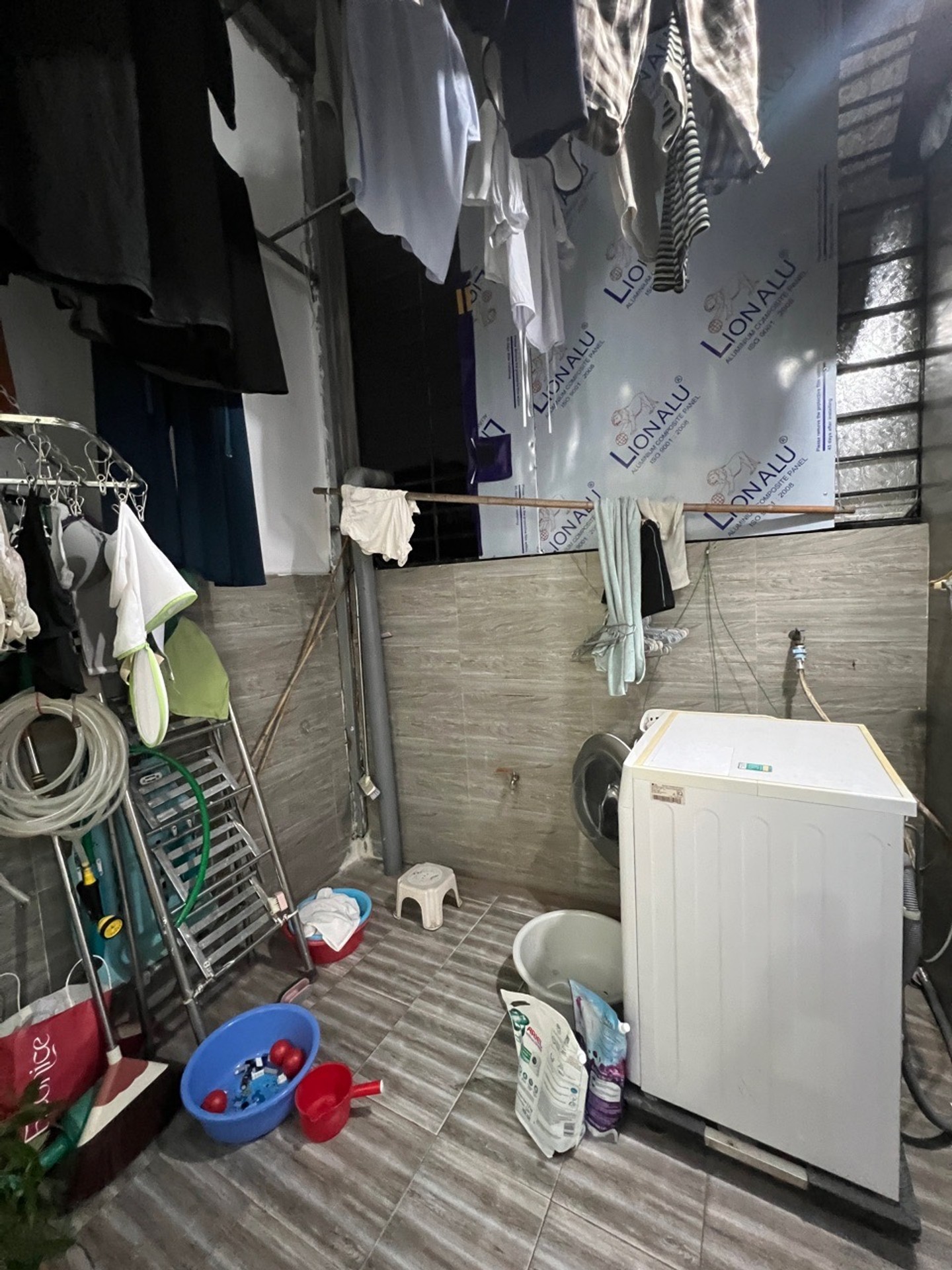 Bán nhà Đông Thiên - diện tích 40m2 2 tầng - Ngõ ba gác, rộng thoáng - giá 1,9 tỷ